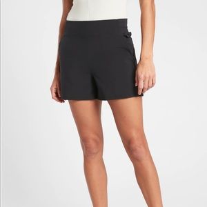 Athleta Brooklyn shorts Black